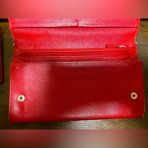 Prada Saffiano Red Wallet & Check cover - Picture 3 of 8